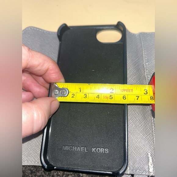 Michael kors iPhone case for small iPhone SE? - Picture 3 of 5